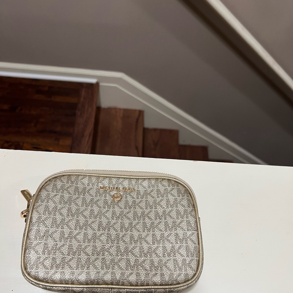 Michael Kors Wallet Only Use A Few Times Silver C… - image 4